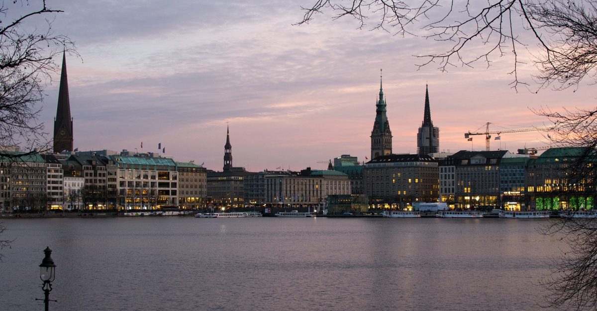 hamburg-2147674_custom